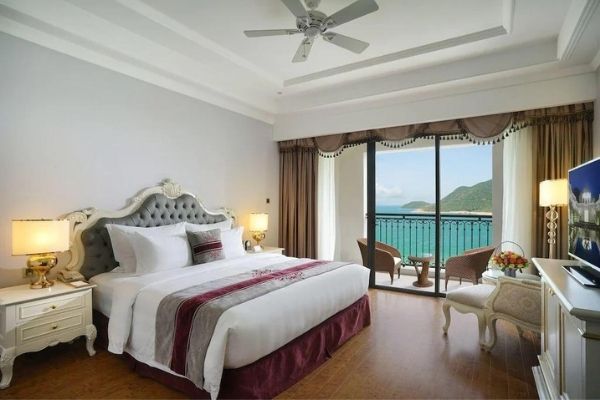 Phòng Deluxe Giường đôi Hướng Biển (deluxe Double Ocean View) Vinpearl Discovery Rockside Nha Trang